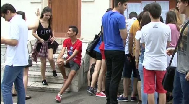 Cati canditati sunt inscrisi