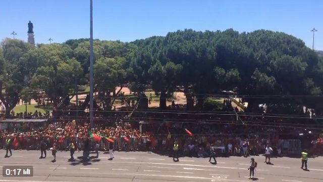 Multimea asteapta campionii