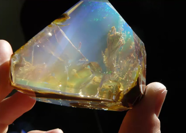 Iluzia generata de acest opal