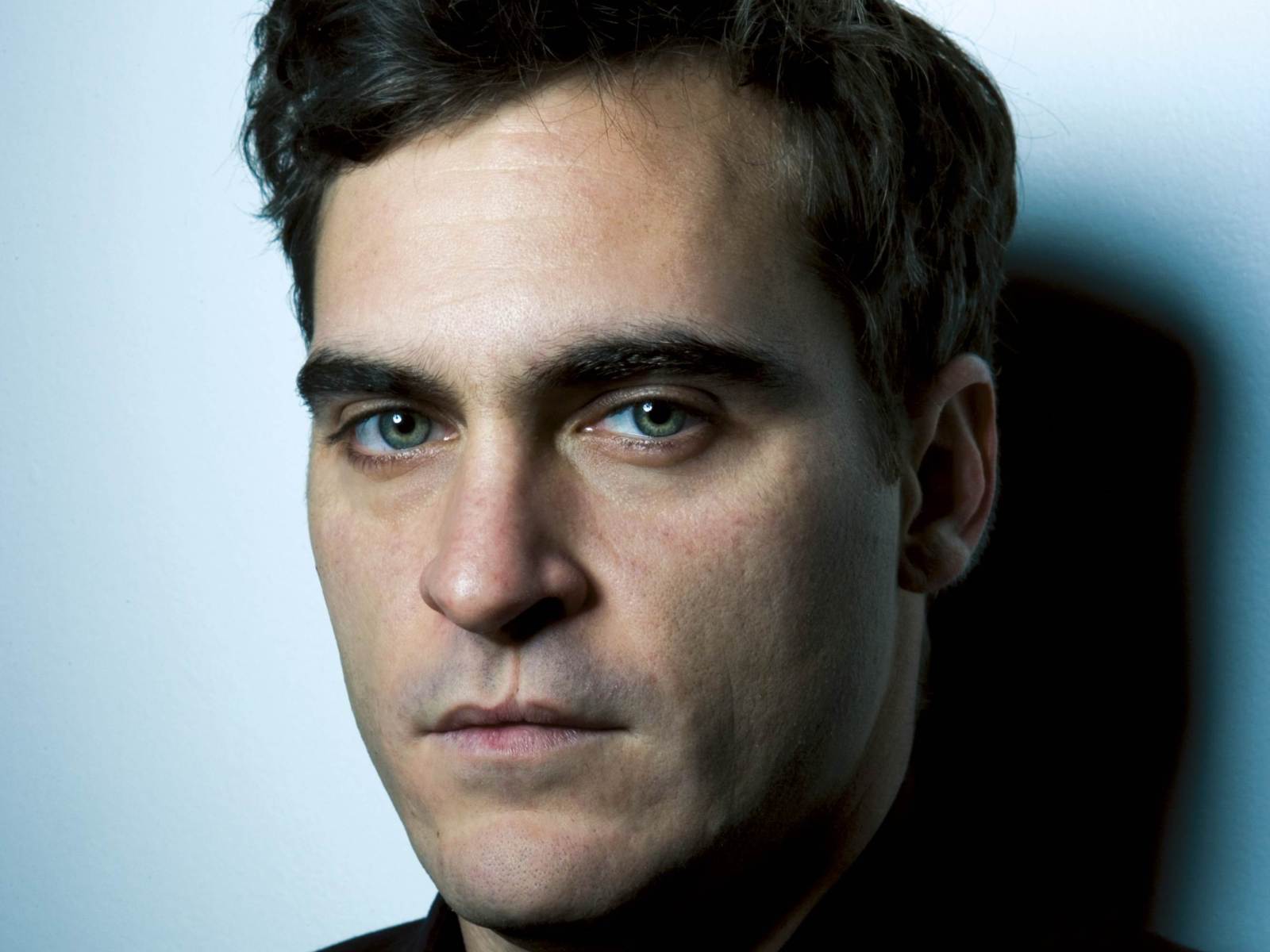 4. Joaquin Phoenix, "I`m still here"