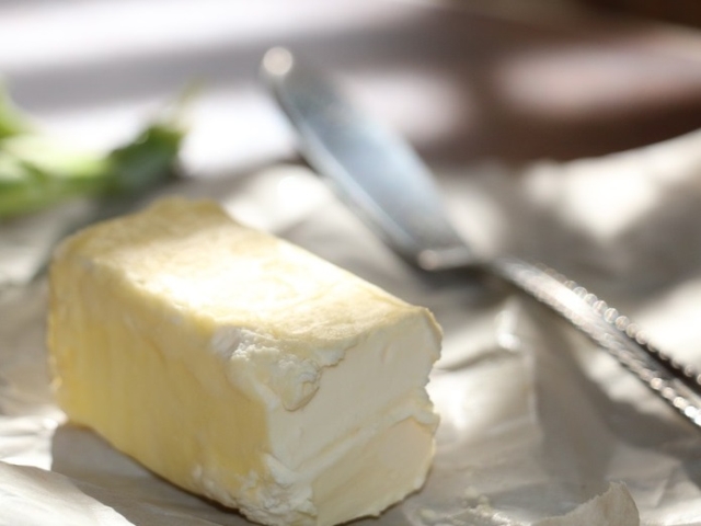 Folosesti unt rece sau topit si smantana