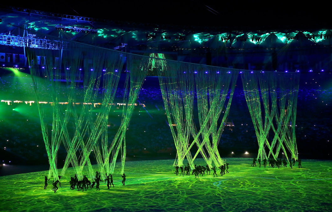 La realizarea spectacolului de patru ore au contribuit peste 35.000 de persoane