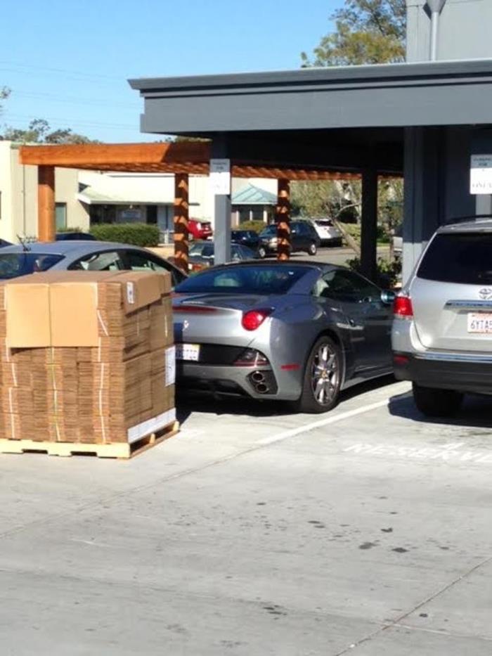 3. Daca n-ai vazut ca e loc rezervat, acum nu mai ai pe unde sa iesi!