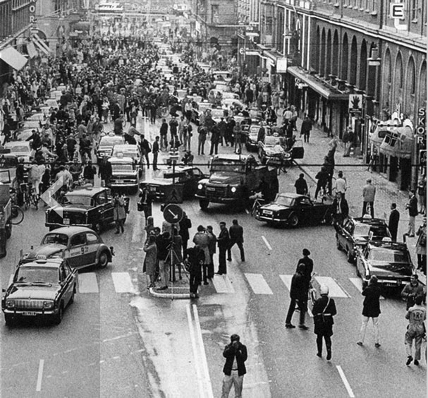 4. Asa a aratat prima zi in care Suedia a schimbat banda de condus de pe partea stanga, pe partea dreapta, 1967.