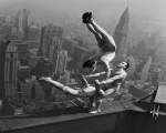 7. Un grup de acrobati pe acoperisul Empire State Building, 1934