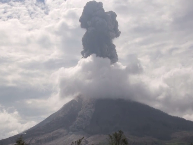 Vulcanul Sinabung, Indonezia