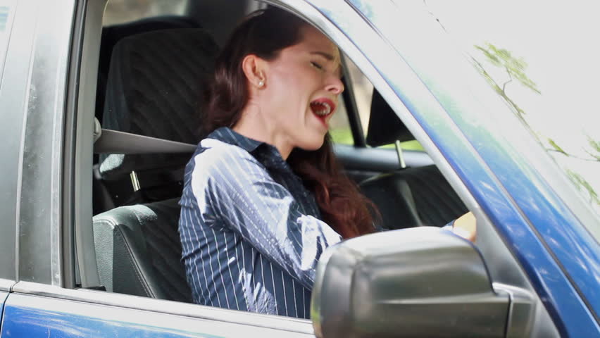 10. "Apropiindu-ma de intersectie nu am vazut niciun vehicul venind din dreapta mea, asa ca am lovit masina din fata"