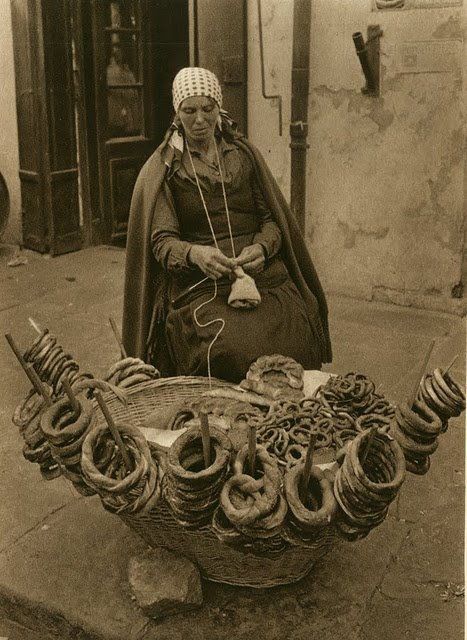 Vanzatoare de covrigi