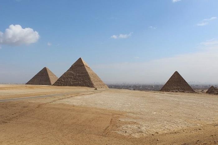 7. Piramida din Giza