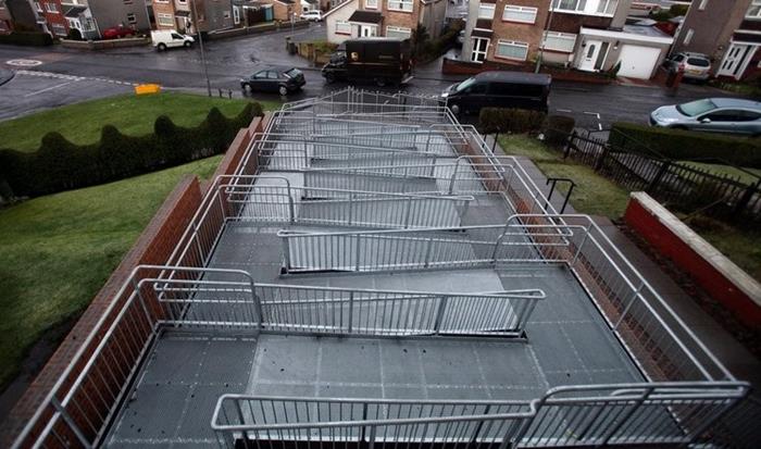 4. Serios, ceva mai complicat n-ati gasit? Iti ia doar doua anotimpuri sa cobori pe rampa asta