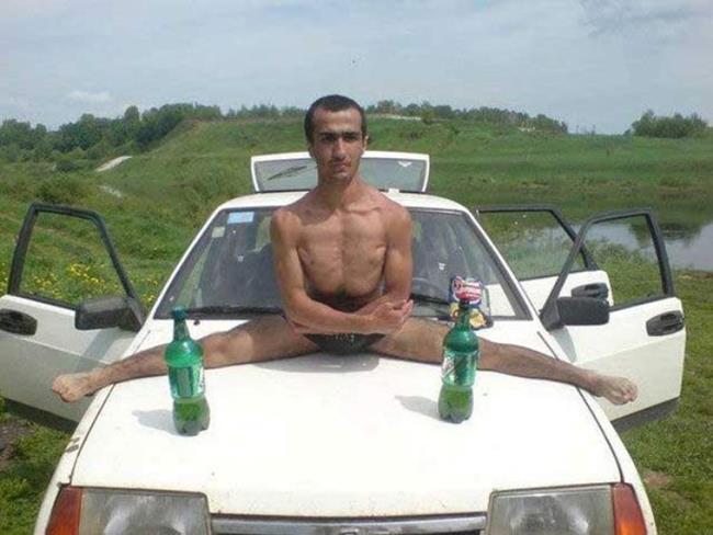 2. Vezi ce cascadorii pot sa fac cu picioarele? Pot fi al tau!