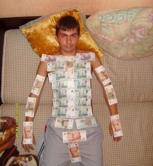 6. Nu exista haine destul de scumpe pe cat as vrea, asa ca m-am decis sa ma imbrac direct in bani