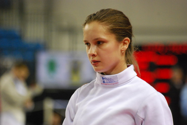 Simona Pop: Imi amintesc curtea scolii, care era mult prea mare pentru mine