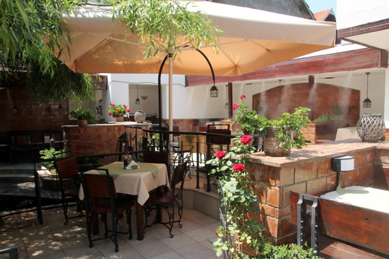 5. Restaurantul Sabres