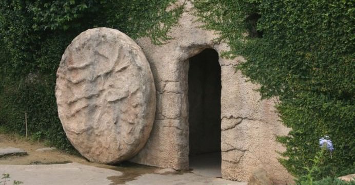 4. Cati ingeri erau in mormantul lui Isus?