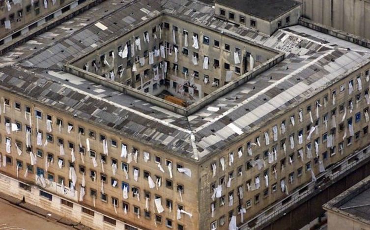 2. Inchisoarea Carandiru