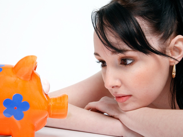 Pune bani la pusculita pentru cheltuieli mari