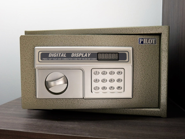 In seifuri care nu sunt fixate in podea sau de un perete