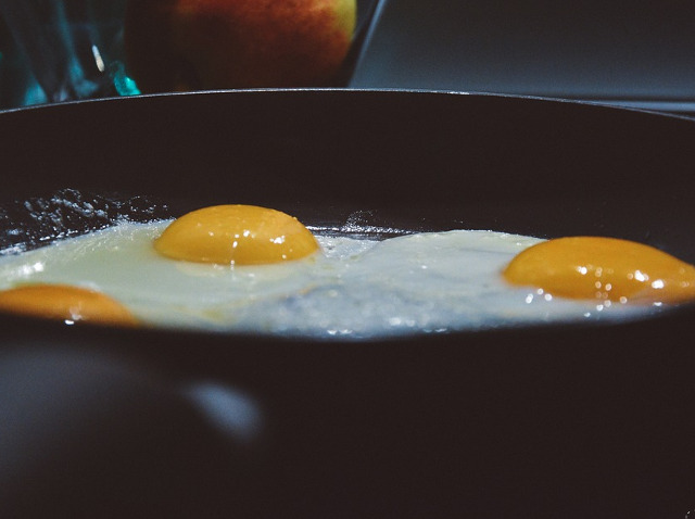 Le gatesti la foc mare
