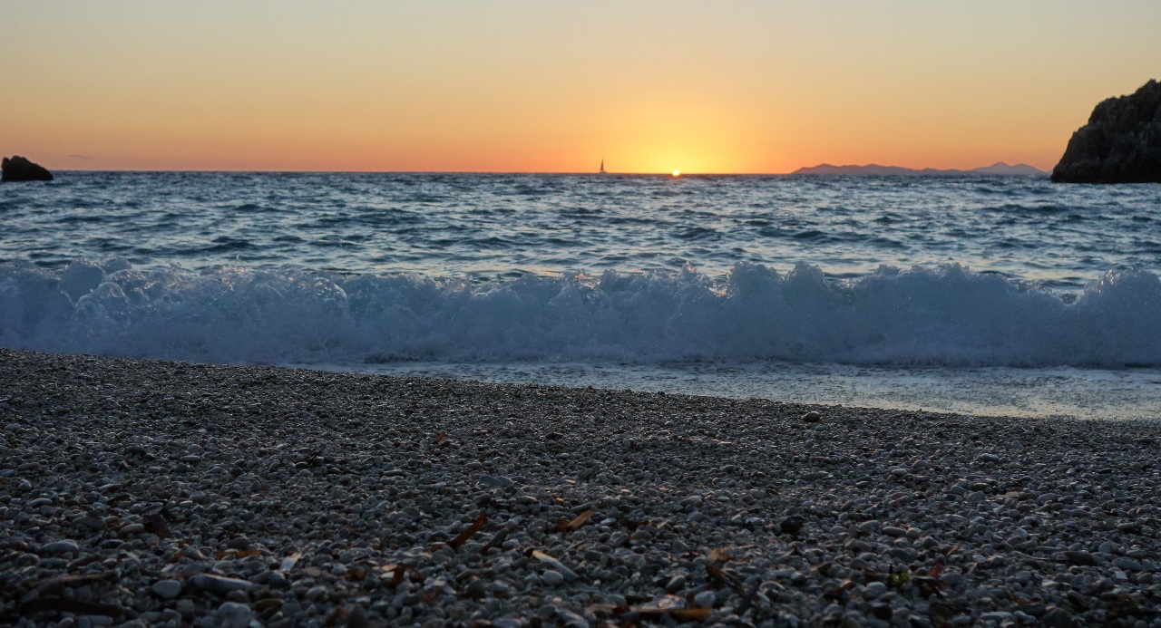 Vazut din spate, orice rasarit e un apus