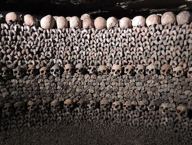 "Imperiul mortii": Catacombele din Paris, Franta