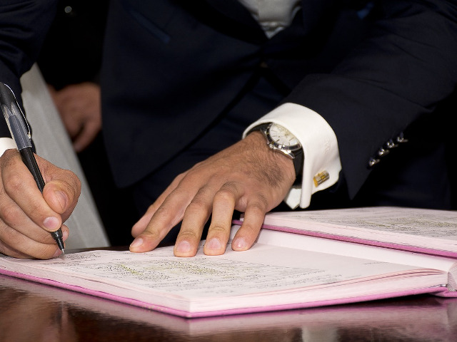 Actele pun barbatii pe fuga