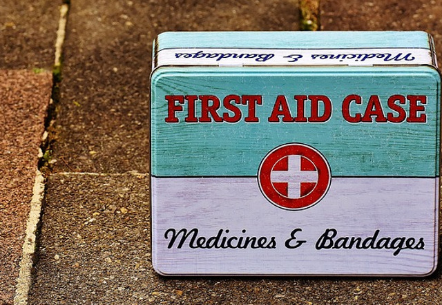 Nu uita trusa de prim ajutor