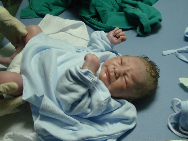 Fatul urineaza in uter