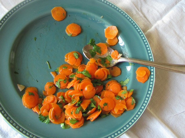 Mit: "Resturile de mancare gatita pot tine chiar si o luna"