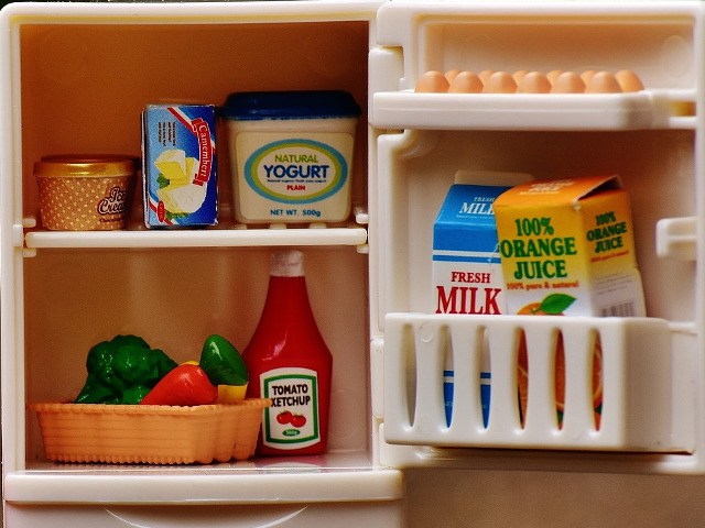 Mit: "Ouale nu ar trebui depozitate pe usa frigiderului"