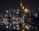 2. Luna straluceste superb pe cerul din Frankfurt