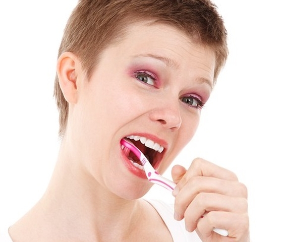 Te speli pe dinti imediat ce ai terminat de mancat aceste fructe