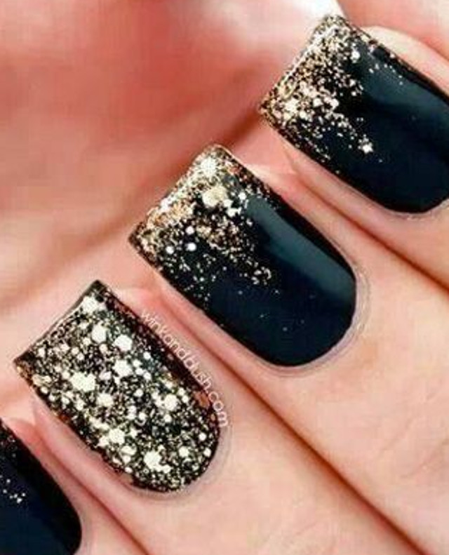 Cu o manichiura stralucitoare nu vei da gres de revelion