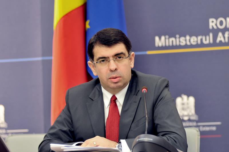 6. "Nu exista un grad de rudenie, daca vreti sa fim foarte rigurosi. Domnul Ponta este, evident, verisorul sotiei mele. Dar eu, intr-o relatie de rudenie cu domnul Ponta, rigurosi fiind, evident nu sunt, dar, evident, sotia mea este"