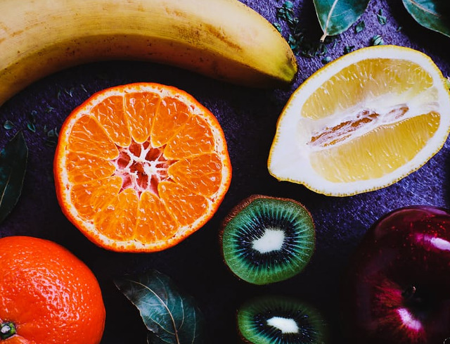 Mananca fructe intre mese