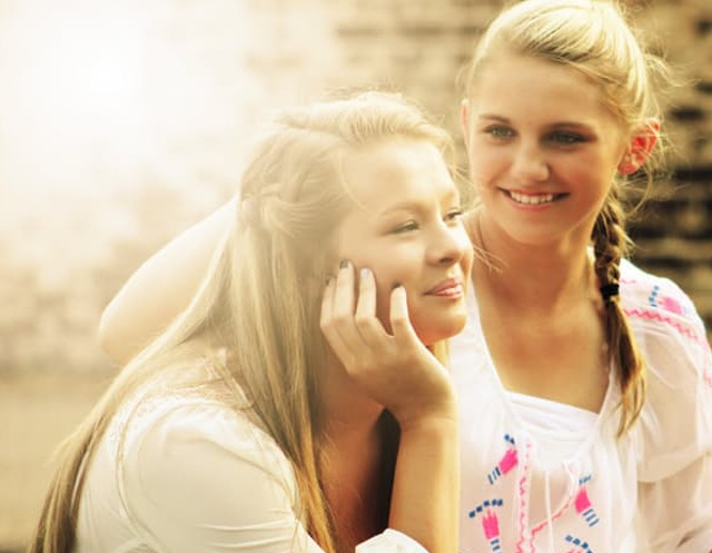 Bucurie versus manipulare