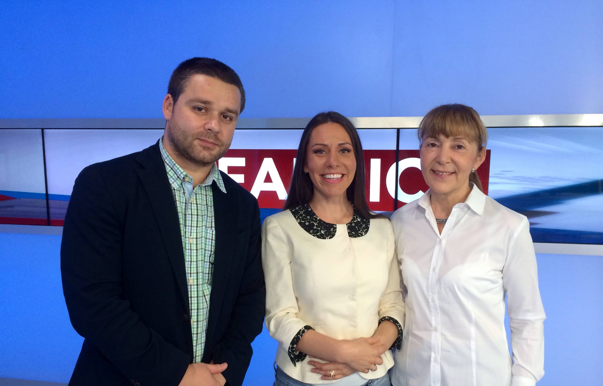 1. Ati candidat pentru postul de primar-general al Capitalei sustinut fiind de M10. Ce v-a facut sa renuntati si sa treceti de partea PNL?