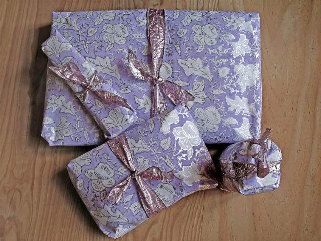 In China si Japonia, cadourile nu se desfac pe loc