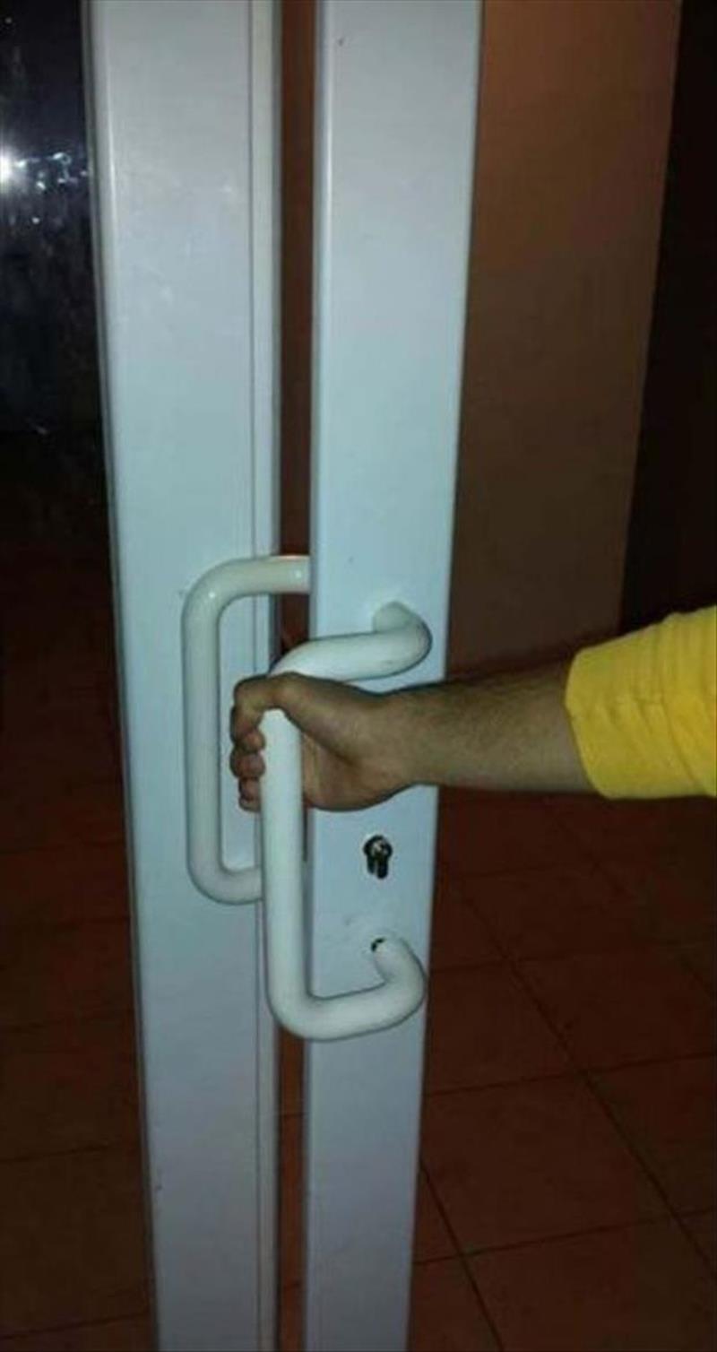 9. N-ai nimic de ascuns, asa ca nu trebuie sa inchizi usa