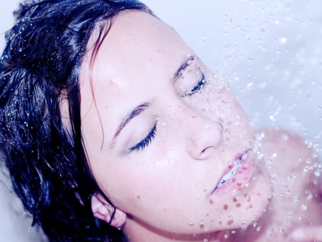 Te speli ultima data pe cap