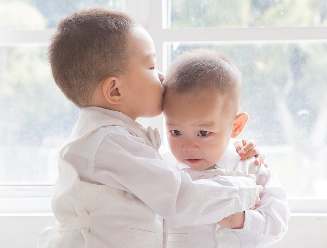 Isi arata dragostea in mod constant