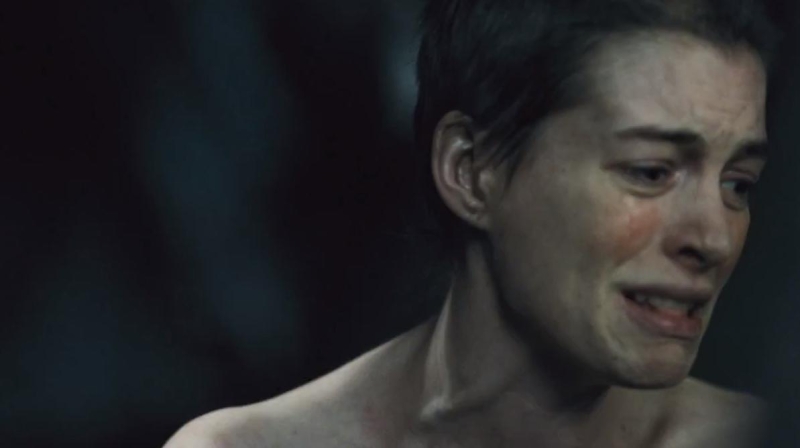 8. Anne Hathaway s-a tuns scurt pentru rolul din "Mizerabilii" si a ajuns aproape anorexica