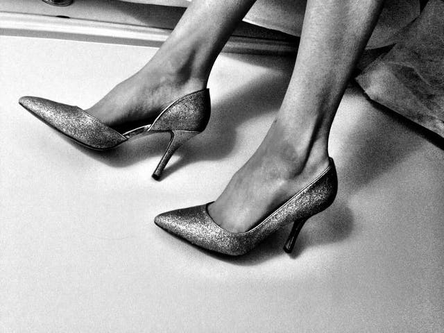 Pantofi stiletto pentru picioare lungi si frumoase