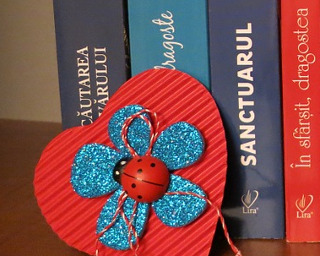 Gestul daruirii martisorului