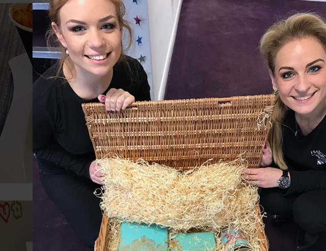 Georgie Smedley (44 de ani), alaturi de fiica ei Jazz (21 de ani, in stanga)