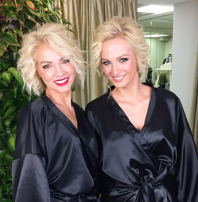 Actrita Polina Maximova (27 de ani), impreuna cu mama ei, Svetlana (50 de ani, in stanga)