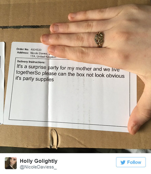 2. Desi cumparatorul a specificat faptul ca produsul comandat este un cadou, cei de la livrare au printat asta pe factura.