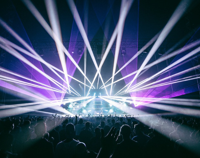 Prieteni vechi, surprize noi