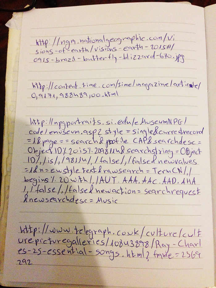 O bunica i-a aratat nepotului ei cateva link-uri care i-au placut. Pentru ca nu a stiut alta metoda, ea a scris, pe o foaie, link-urile cu pricina