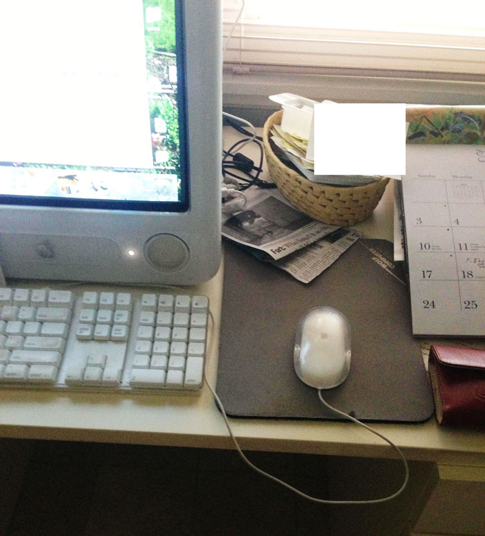 O bunica si-a rugat nepotul sa ii repare calculatorul, pentru ca "totul se duce in jos". Fara sa isi dea seama, ea folosea invers mouse-ul